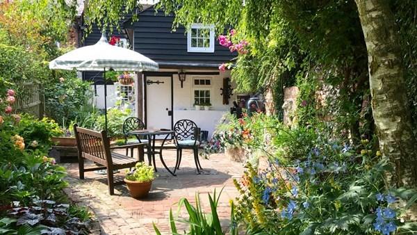 Ghen với vợ cũ của chồng, cụ bà Hà Nội ly hôn ở tuổi 75-1