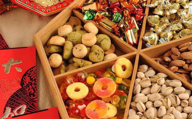 Máu của người phụ nữ trắng như sữa, vì ăn quá nhiều đồ vặt ngày Tết-1