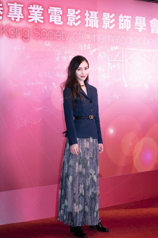 Nhận giải Diễn viên có sức hút nhất nhưng người ta chỉ nhìn vào chiếc nhẫn cưới giá hàng chục tỷ của Angelababy-2