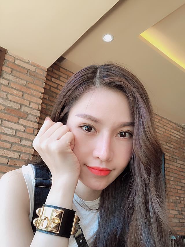 Giữa ồn ào trốn hiếp thành công, Nam Em gây chú ý với phát ngôn: Tôi thấy mình may mắn-10