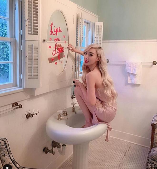Tiffany (SNSD) bị chỉ trích vì ngồi xổm lên bồn rửa mặt-1