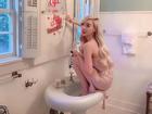 Tiffany (SNSD) bị chỉ trích vì ngồi xổm lên bồn rửa mặt