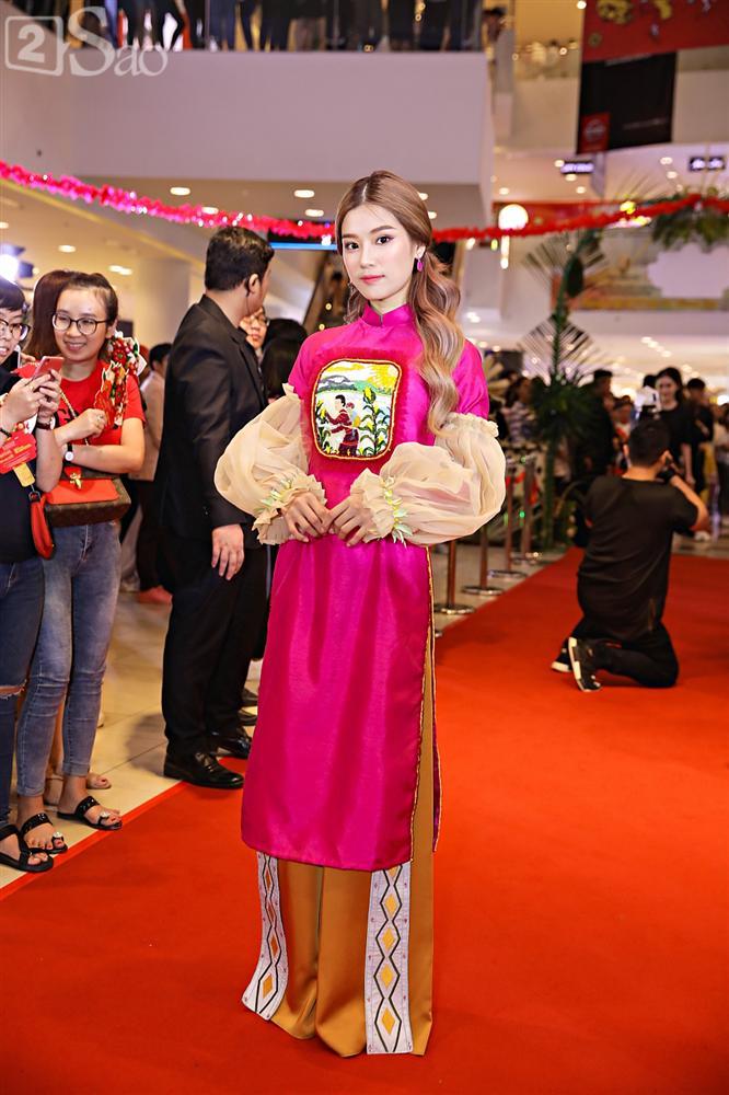 Cùng diện áo cưới, Ngọc Trinh và Diệu Nhi hóa thân thành cô dâu chẳng cần chú rể-9