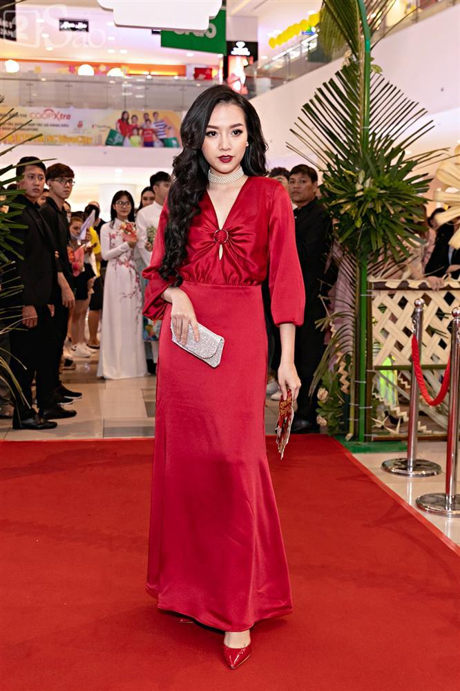 Cùng diện áo cưới, Ngọc Trinh và Diệu Nhi hóa thân thành cô dâu chẳng cần chú rể-24