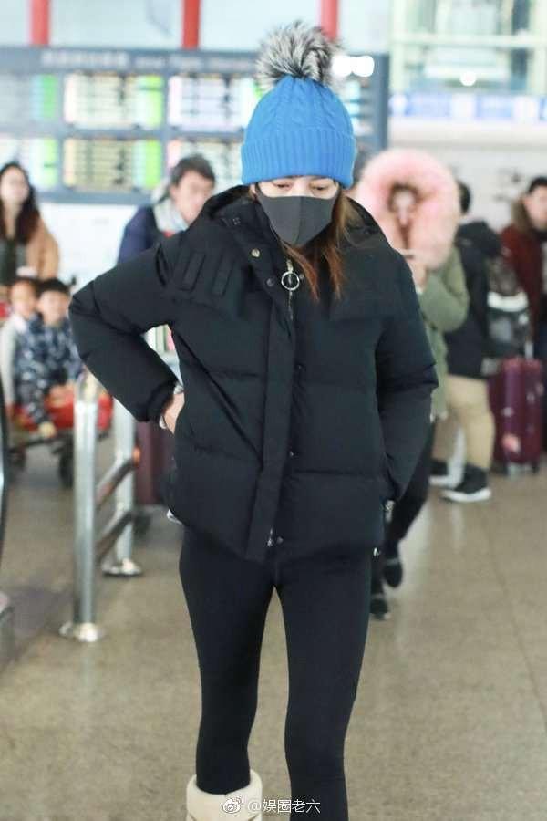 Triệu Vy xuất hiện mệt mỏi giữa tâm bão ly thân với chồng-3