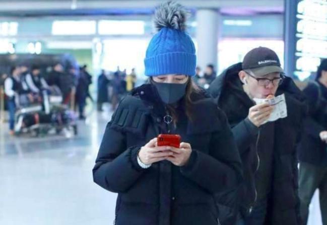 Triệu Vy xuất hiện mệt mỏi giữa tâm bão ly thân với chồng-1