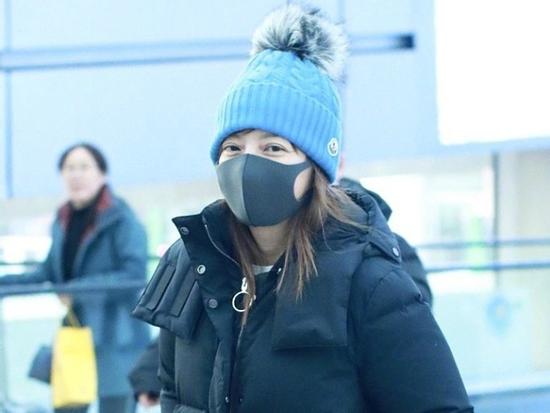 Triệu Vy xuất hiện mệt mỏi giữa tâm bão ly thân với chồng