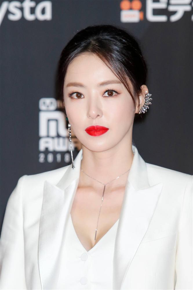 Mỹ nhân I Hear Your Voice khiến cư dân mạng dậy sóng với body hoàn hảo trong loạt ảnh chưa chỉnh sửa-11