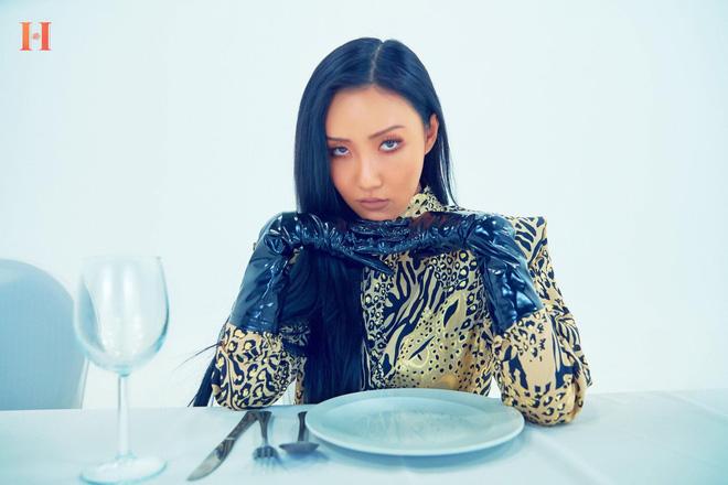 Hwasa (MAMAMOO) vừa mới tung ảnh poster, fan Việt lại thi nhau kêu giống Phi Thanh Vân đến lạ-6