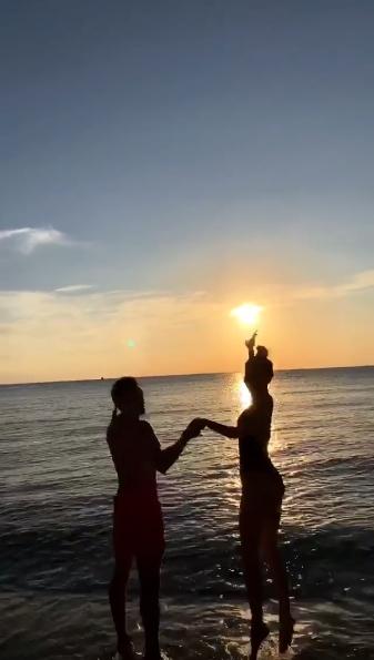 Hồ Ngọc Hà xúc động khi được Kim Lý tặng hoa Valentine giữa không gian chim kêu vượn hú-1