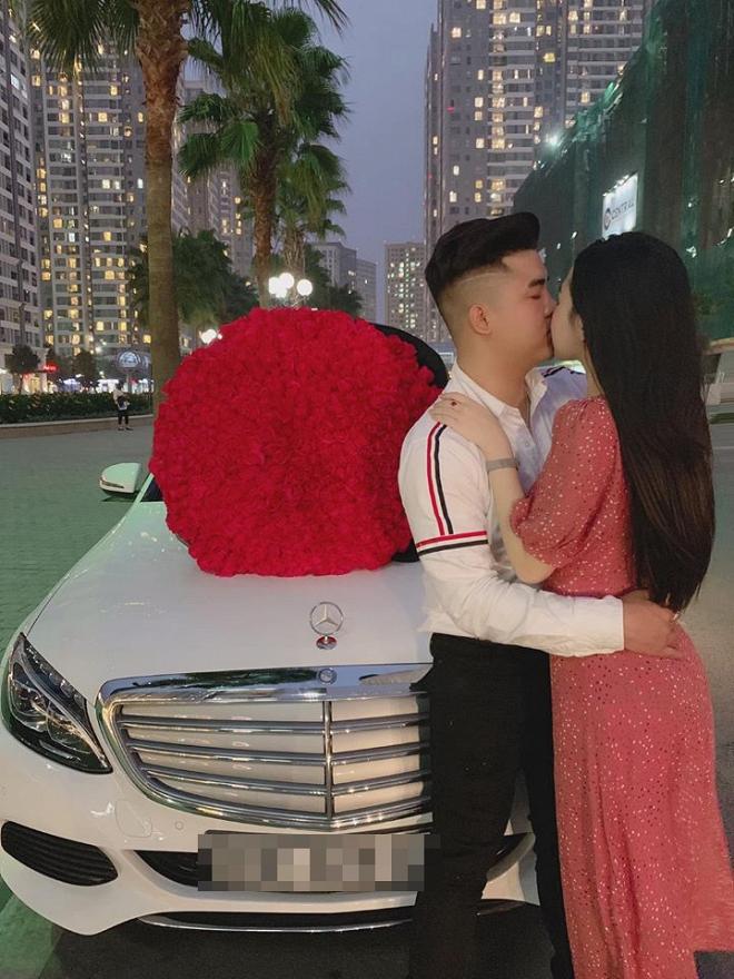 Đã tìm ra cô gái số hưởng trong clip tặng quà dịp Valentine: Ngoại hình giống thế này bảo sao bị nhầm là Lê Âu Ngân Anh-5