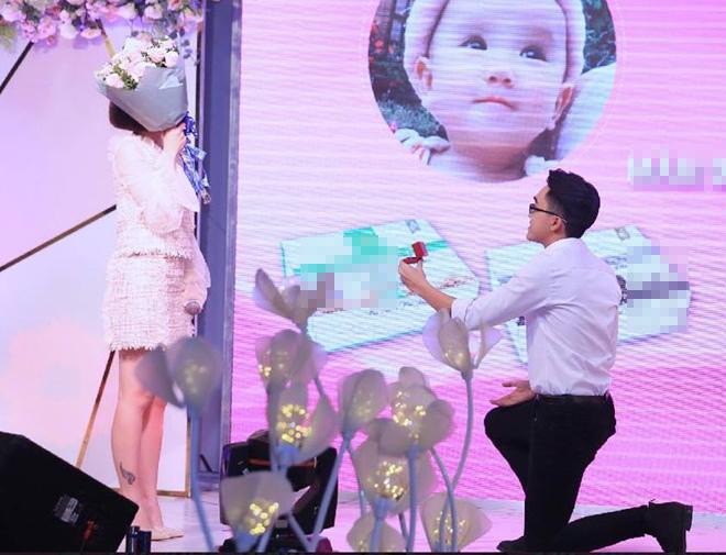 Sau 1 tháng được bạn trai cầu hôn tại sinh nhật 1 tuổi em gái, ái nữ của diễn viên 4 đời chồng tổ chức ăn hỏi-10