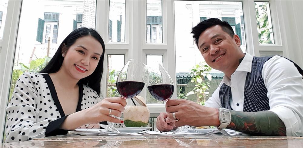 Được tặng quà đắt đỏ, Hari Won hết lời khen ngợi ông xã Trấn Thành đẹp trai trong ngày Valentine-2