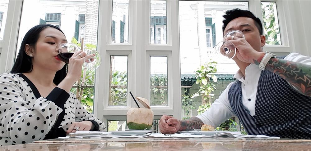 Được tặng quà đắt đỏ, Hari Won hết lời khen ngợi ông xã Trấn Thành đẹp trai trong ngày Valentine-3