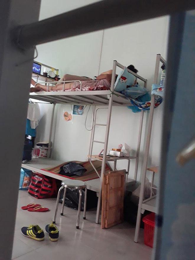 Nóng mắt khi bạn trọ dẫn người yêu về phòng thân mật-2