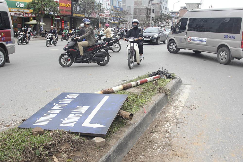 Ô tô đâm liên hoàn ở Ngã Tư Sở, 3 người bị thương-8