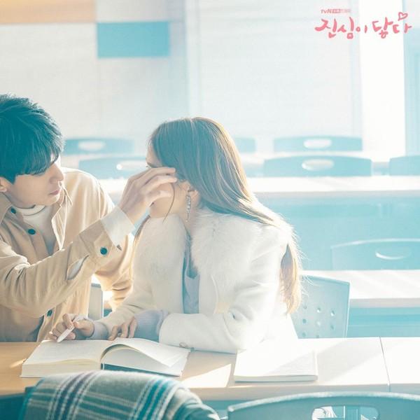 Chạm vào tim em: Phát hành bộ ảnh Valentine ngọt ngào của Yoo In Na và Lee Dong Wook-15