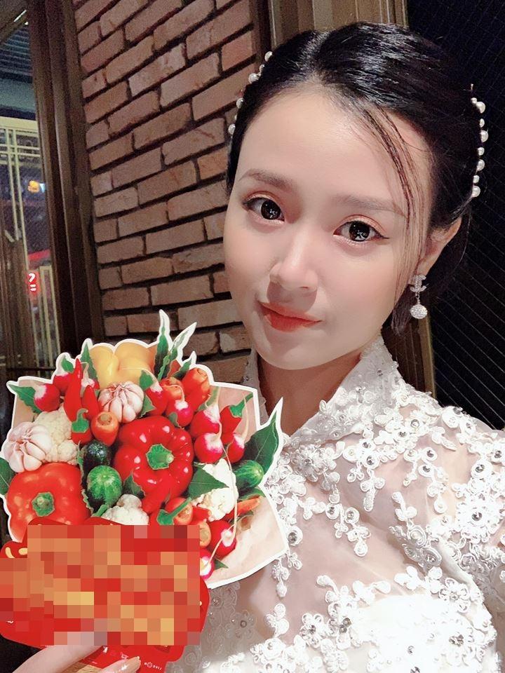 Ưỡn ngực chụp ảnh, Thúy Vi nhận về lời khuyên: Bưởi to đến mấy cũng chỉ nên để một người chiêm ngưỡng-7