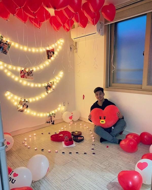 Văn Thanh và bạn gái gây bão với màn đón Valentine ở Hàn Quốc-1