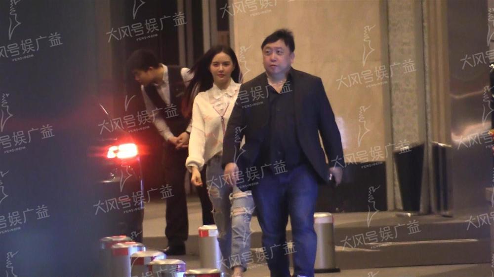 Sao nam sụp đổ hình tượng vì ngoại tình với gái trẻ đáng tuổi con-4