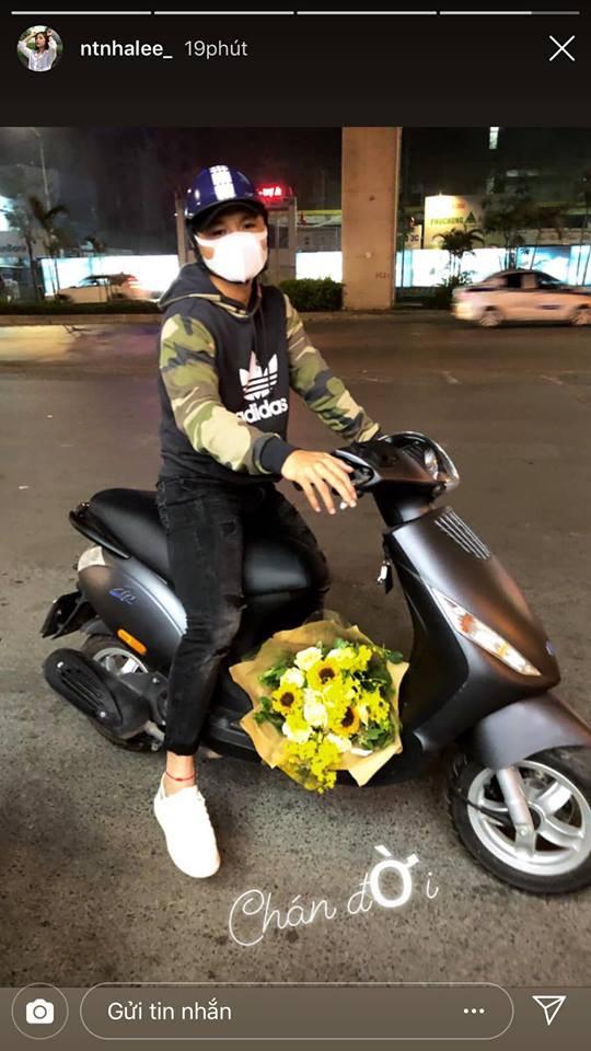 Được Quang Hải phi xe máy đến tặng hoa ngày Lễ tình yêu, Nhật Lê không cảm động thì thôi còn than: Chán đời-2