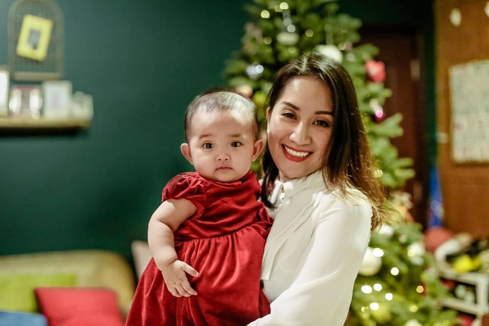 Mới ngày nào sinh non 2,2kg mà giờ đây con gái Khánh Thi lớn phổng phao, xinh xắn không ngờ-13