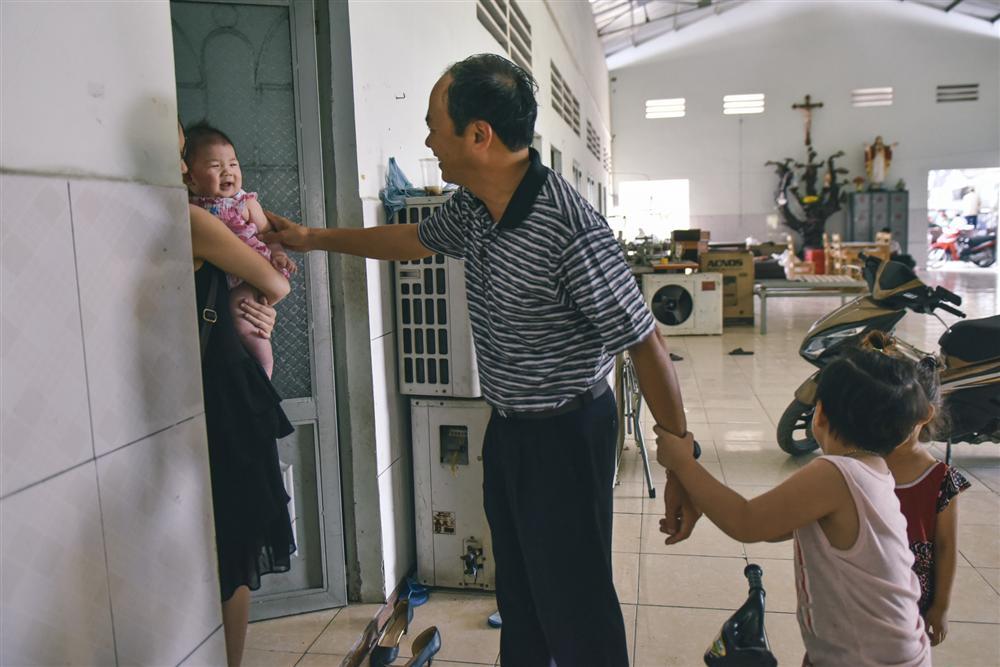 Người cha của những đứa trẻ chưa từng cất tiếng khóc chào đời-21