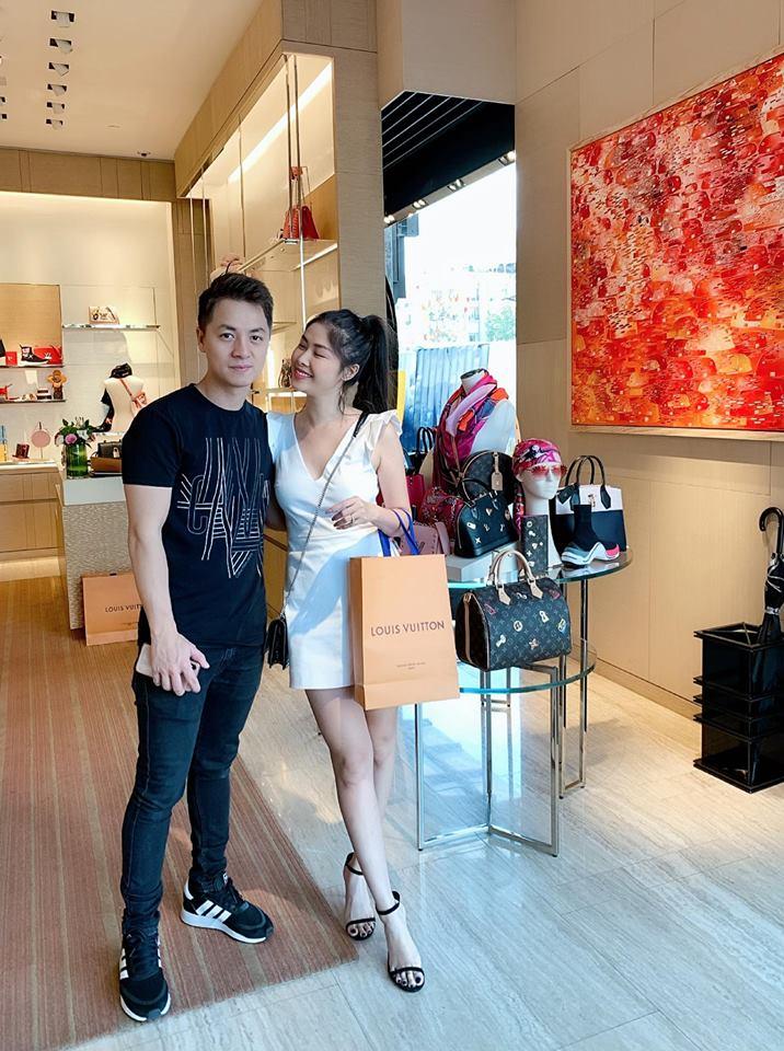 Mỹ nhân Việt đón Valentine: Ai cũng được tặng quà khủng, riêng Nhã Phương phải đi đòi quà-17