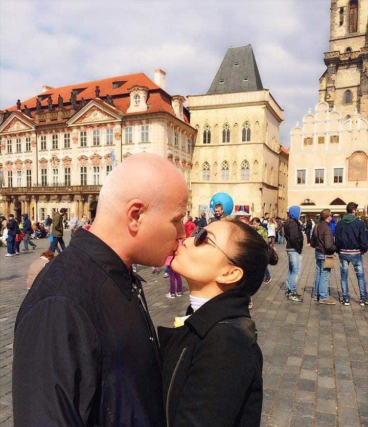 Mỹ nhân Việt đón Valentine: Ai cũng được tặng quà khủng, riêng Nhã Phương phải đi đòi quà-9