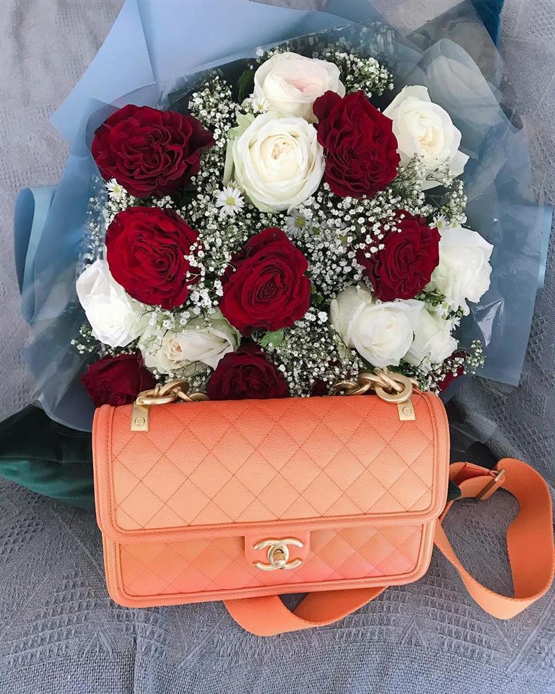 Mỹ nhân Việt đón Valentine: Ai cũng được tặng quà khủng, riêng Nhã Phương phải đi đòi quà-11