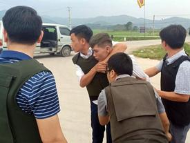 Cả trăm cảnh sát vây nhóm nghi buôn ma túy, ôm súng cố thủ trong ôtô Cả trăm cảnh sát vây nhóm nghi buôn ma túy, ôm súng cố thủ trong ôtô