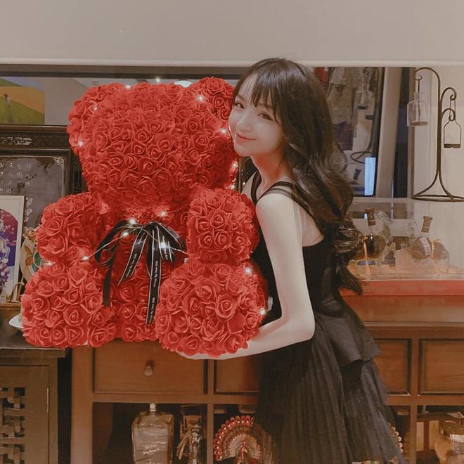 Người yêu em thiếu gia Phan Thành khoe quà Valentine khổng lồ-1