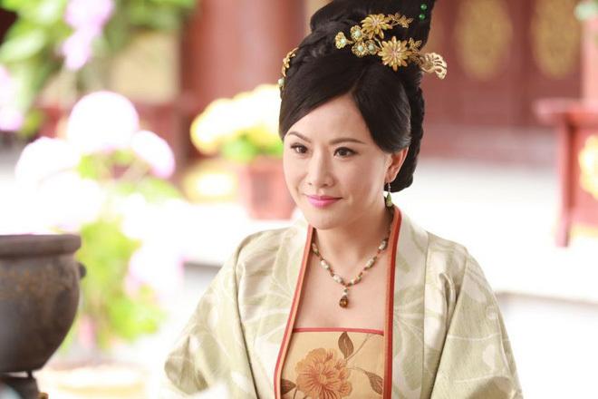 Biểu tượng gợi cảm Hong Kong: Người cô độc về già, kẻ biến dạng vì dao kéo-6