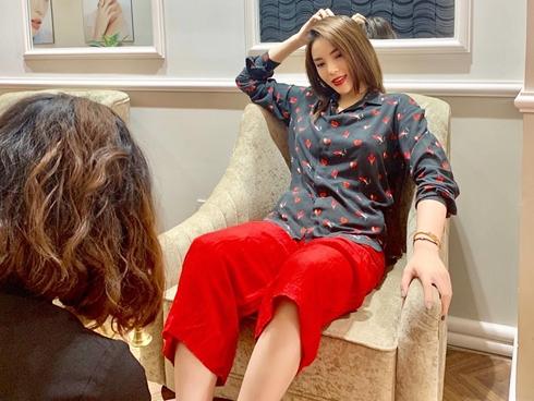 Hoa hậu Kỳ Duyên sát sao quan sát khi nhân viên chăm sóc khách hàng-11