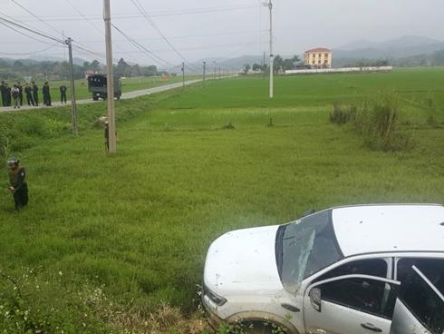 Vụ buôn ma túy ôm súng cố thủ trên xe: Nghi phạm trốn trên núi ra đầu thú