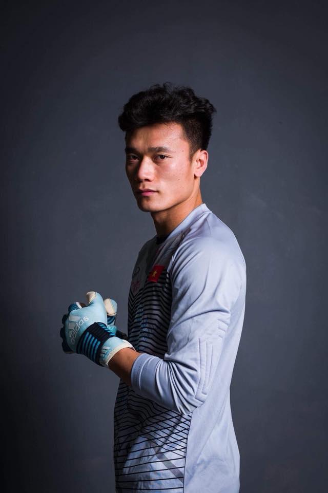 Đen như Bùi Tiến Dũng: Tưởng đến CLB mới sẽ được bắt chính ai ngờ còn không được cả ngồi dự bị vì lý do này-2