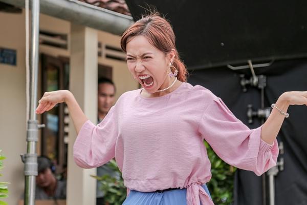 Vu Quy Đại Náo: Quên danh hiệu Nữ hoàng nội y đi, từ giờ hãy gọi Ngọc Trinh là diễn viên-4