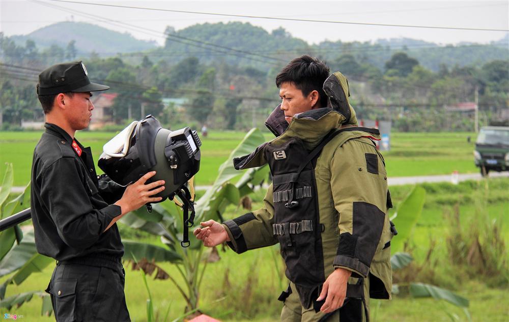 Khẩu súng của nhóm cố thủ trong ôtô suốt nhiều giờ đã lên đạn-3