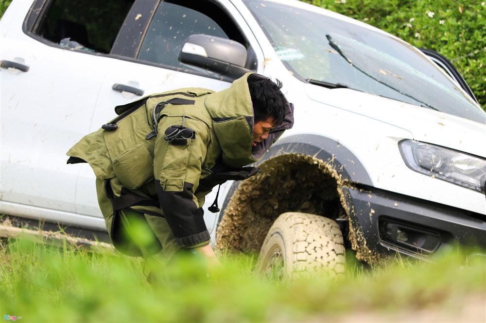 Khẩu súng của nhóm cố thủ trong ôtô suốt nhiều giờ đã lên đạn-4