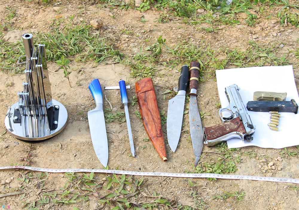 Khẩu súng của nhóm cố thủ trong ôtô suốt nhiều giờ đã lên đạn-11