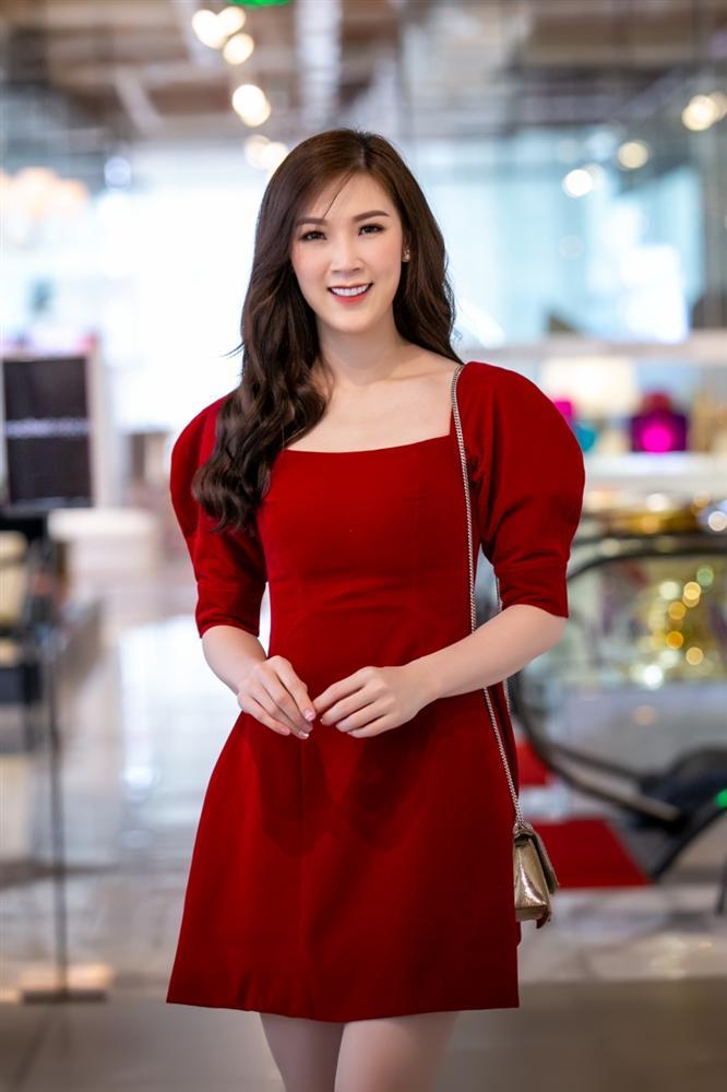 Doanh nhân Phượng Chanel xuất hiện lẻ bóng sau khi công khai đính hôn Quách Ngọc Ngoan-7