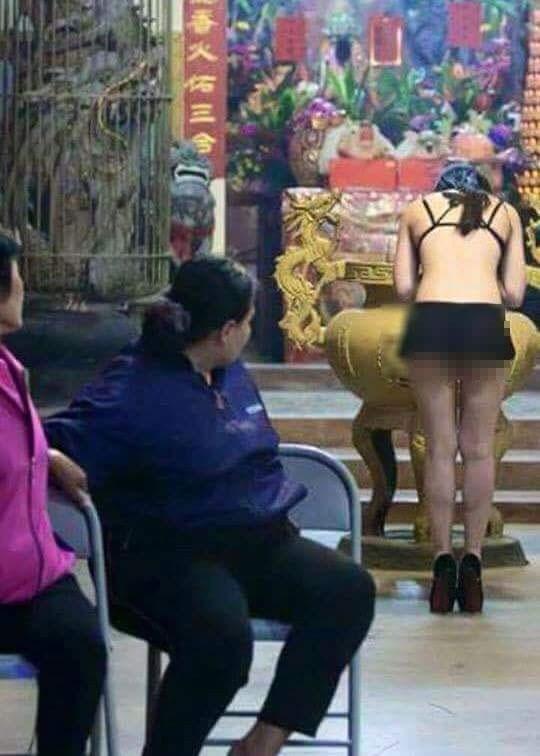 Đi chùa mà make up, đeo trang sức, xịt nước hoa kiếp sau sẽ phải chịu tội gì theo nghiệp nhân quả?-3