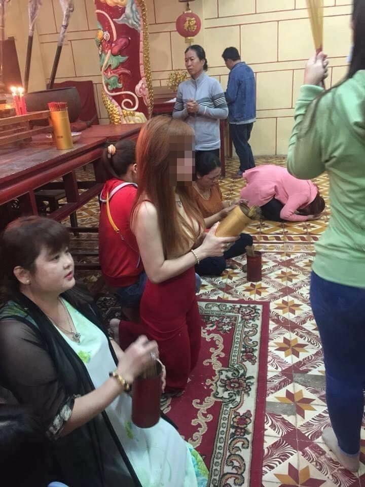 Đi chùa mà make up, đeo trang sức, xịt nước hoa kiếp sau sẽ phải chịu tội gì theo nghiệp nhân quả?-4