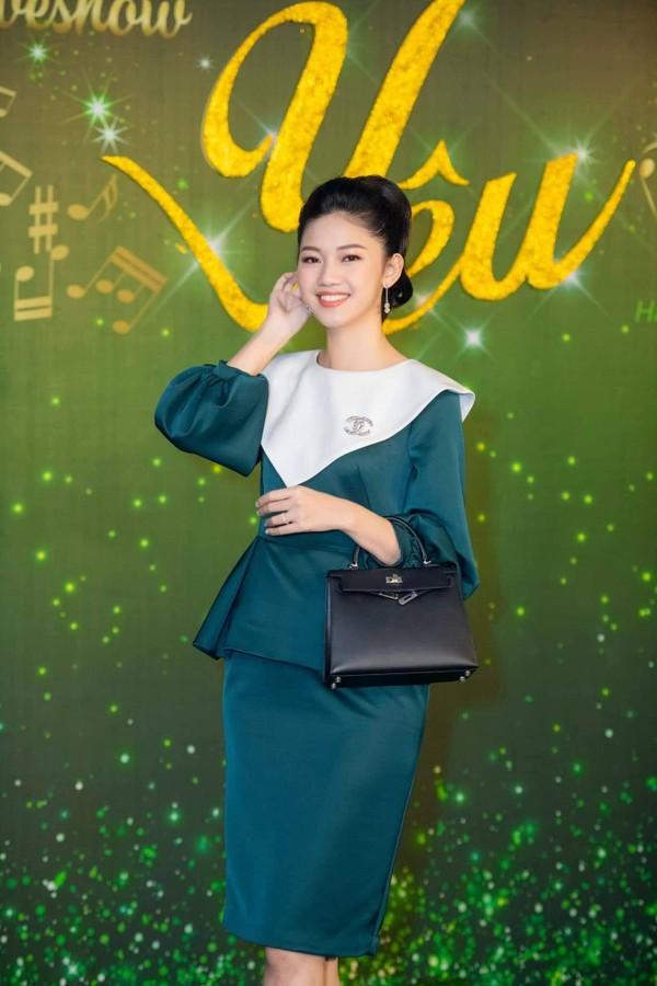 SAO MẶC XẤU: Diện đầm peplum che vòng 2, Á hậu Thanh Tú bị chê già như mợ - Cardi B tự dìm bằng bộ cánh không thể thảm họa hơn-1