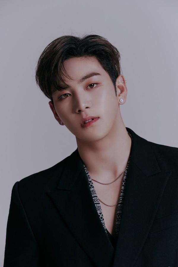 Boygroup gì mà toàn tuyệt phẩm nhan sắc thế này?-8