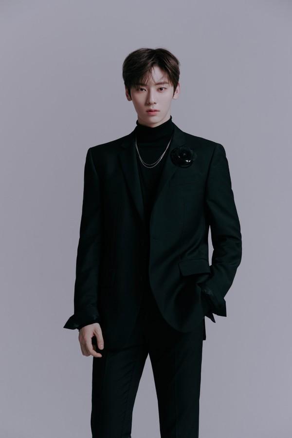 Boygroup gì mà toàn tuyệt phẩm nhan sắc thế này?-11