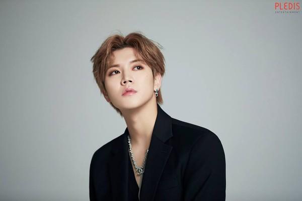 Boygroup gì mà toàn tuyệt phẩm nhan sắc thế này?-18