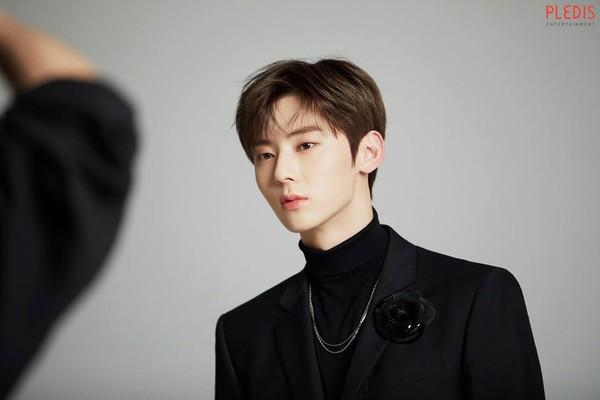 Boygroup gì mà toàn tuyệt phẩm nhan sắc thế này?-22