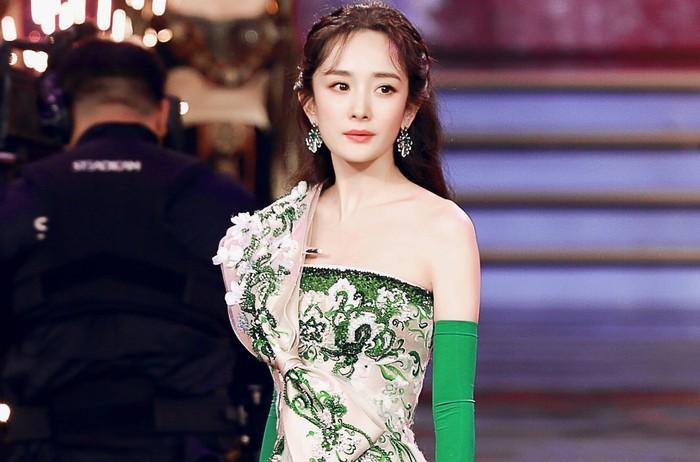 Gạ tình tại showbiz Hoa ngữ: Ngủ với 30 gã đàn ông để có vai diễn-1