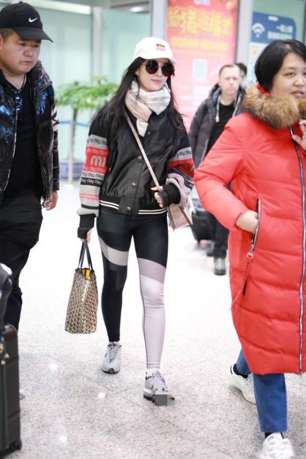 Lưu Diệc Phi mặc đồ ôm sát cơ thể và cái kết-2